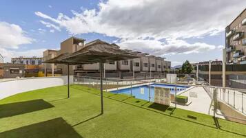 Apartemen | Kolam renang | Kolam renang indoor dan kolam renang outdoor