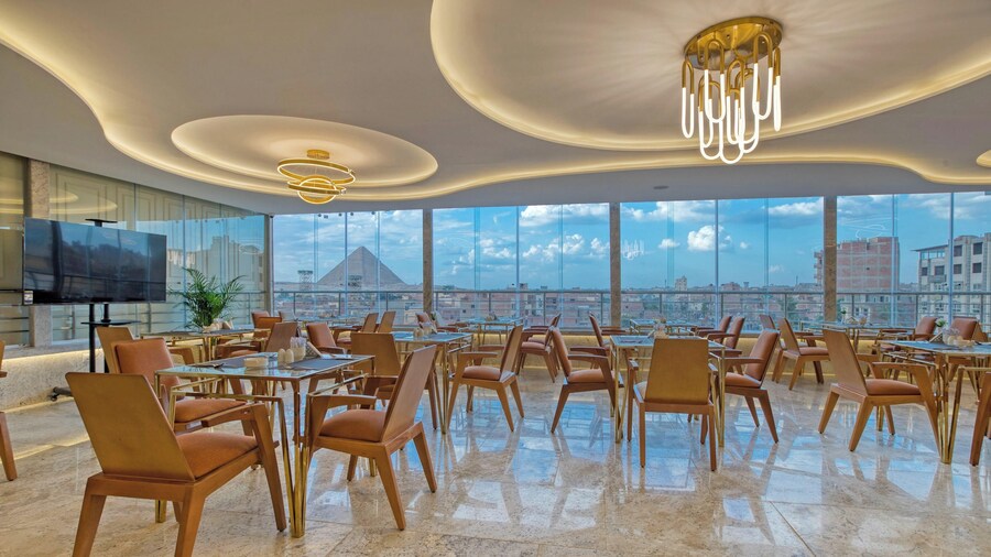 Pyramids Plateau Hotel