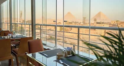 Pyramids Plateau Hotel