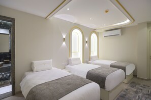 標準三人房 | 迷你吧、熨斗/熨衫板、免費 Wi-Fi