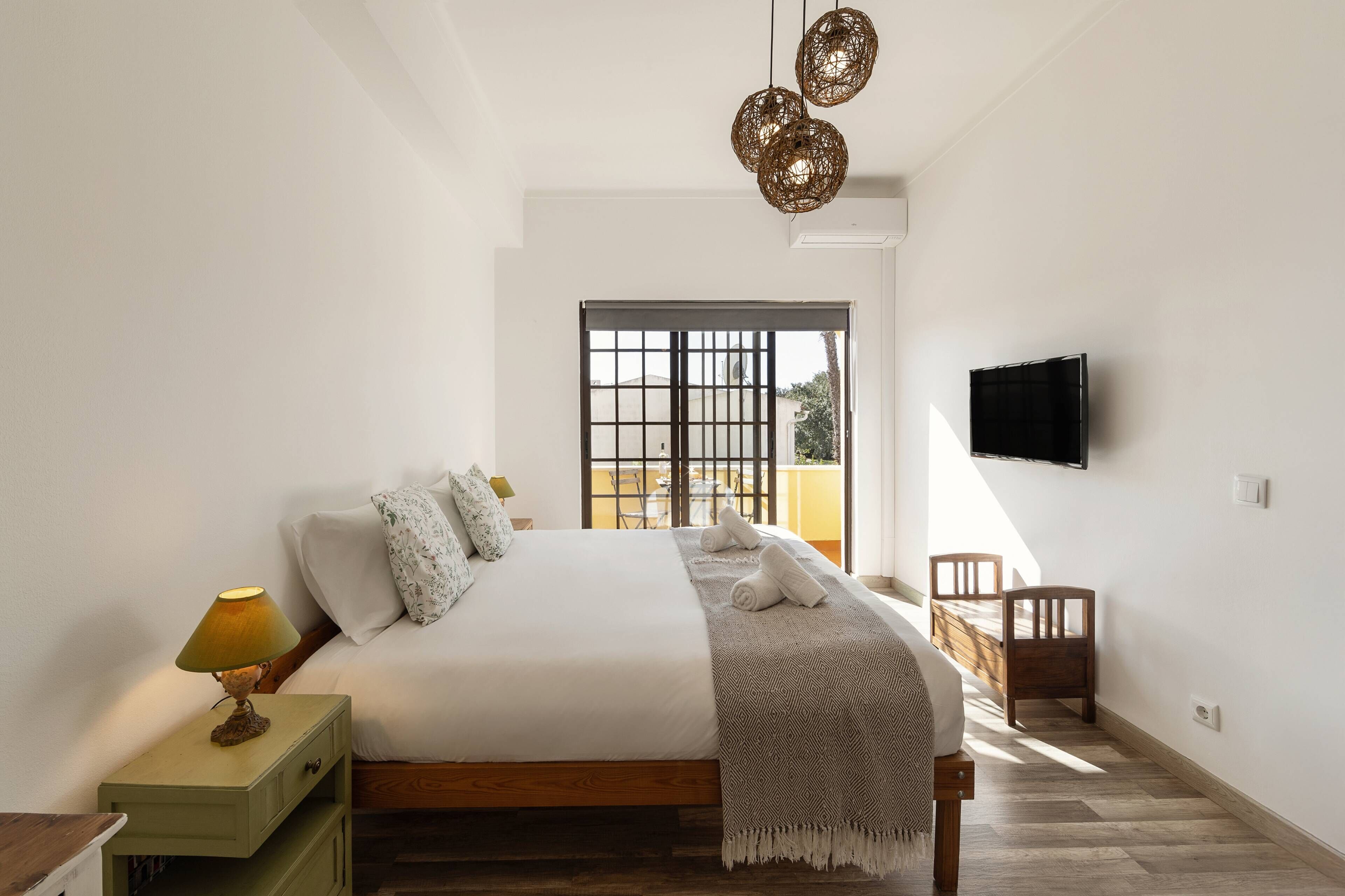 1 bedroom, travel cot, Internet