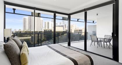 Circle on Cavill Luxury - Surfers Paradise Holiday Central