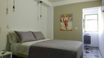 4 habitaciones, tabla de planchar con plancha, wifi y ropa de cama