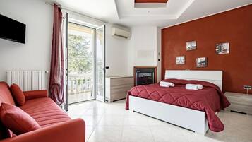 3 bedrooms, travel cot, WiFi, bed sheets