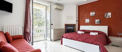 3 bedrooms, travel cot, WiFi, bed sheets