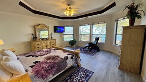4 bedrooms, desk, iron/ironing board, free WiFi