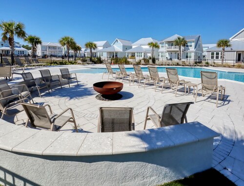 Pet Friendly.Turtle's Nest at Summer Salt Sleeps 9