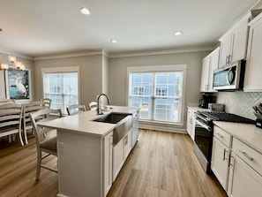 KĂŒhlschrank, Mikrowelle, Ofen, Herdplatte