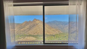 A window with a view of a mountain range and a train track. - Spacious Sequoia Park 5 bed 3 bath house w/ AC & WIFI in charming Three Rivers (Three Rivers)