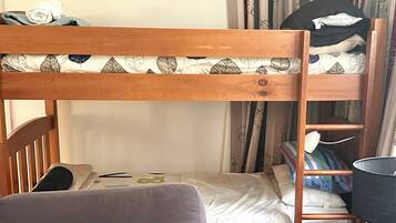 3 dormitorios, tabla de planchar con plancha, cuna de viaje y wifi