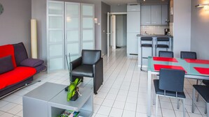 A modern apartment with a living room, dining area, and kitchen. - Apartment With Spacious Terrace (Middelkerke)