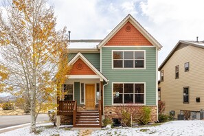 Exterior - Prime Location, 2 Primary Suites, 5 Minutes to Canyons,  Private Hot Tub, View of Olympic Park! (Park City)