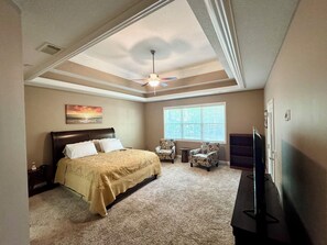 5 slaapkamers, een strijkplank/strijkijzer, wifi, beddengoed