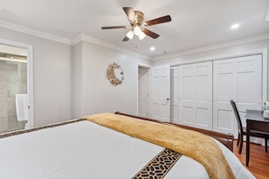 3 habitaciones, tabla de planchar con plancha, wifi y ropa de cama