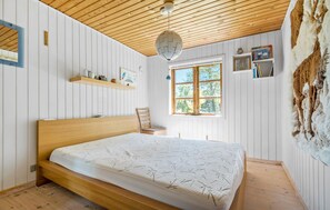 3 bedrooms, travel crib, free WiFi