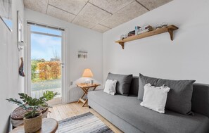 Fernseher, Kamin, DVD-Player