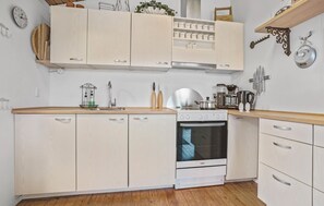 Fridge, oven, coffee/tea maker