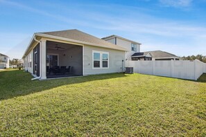 Exterior - Charming 2-Bedroom House, perfect for a relaxing getaway. (Fernandina Beach)