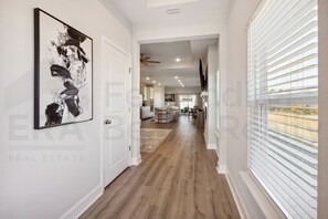 Interior - Charming 2-Bedroom House, perfect for a relaxing getaway. (Fernandina Beach)