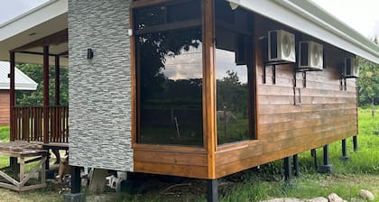 Eco Casa Mango#10 Charming 2-bedroom cabin with AC, WiFi in enjoyable Lepanto