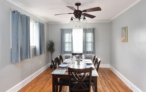 Dining - Serene modern 3-bedroom house in Shillington (Shillington)