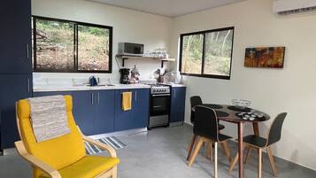 Réfrigérateur, micro-ondes, four, grille-pain