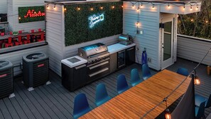 Outdoor dining - Massive Luxury Home w/Rooftop, Hot-tub, Game room, Mini Golf, Views, and more (Nashville)