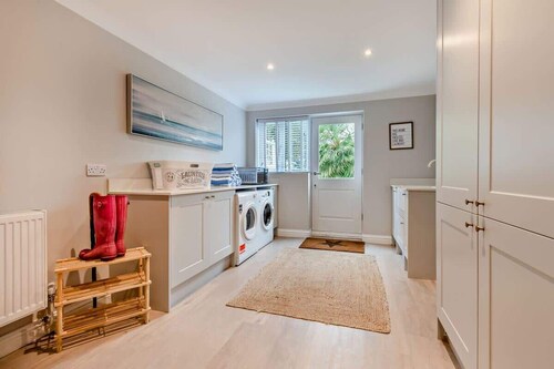 High Tides Elegant 4-Bedroom Villa in Sandbanks