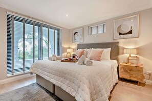 4 habitaciones, tabla de planchar con plancha, cuna de viaje y wifi