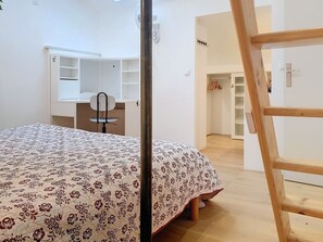 3 habitaciones, tabla de planchar con plancha, wifi y ropa de cama