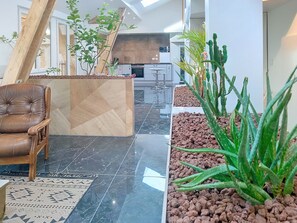 المنشأة من الداخل