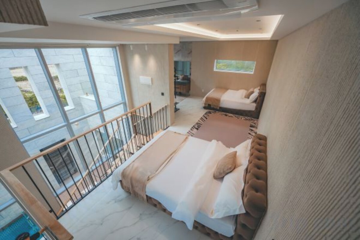 Premium bedding, memory foam beds, minibar (free items), blackout drapes