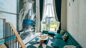 EUDAIMONIA E01 | Living area | 65-inch Smart TV with digital channels, Netflix, toys - EUDAIMONIA (Jeju City)