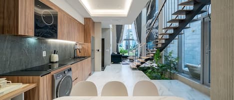 EUDAIMONIA E02 | Private kitchen | Fridge, microwave, oven, electric kettle
