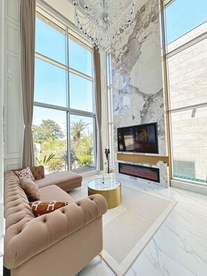 EUDAIMONIA E04 | Living area | 65-inch Smart TV with digital channels, Netflix, toys - EUDAIMONIA (Jeju City)