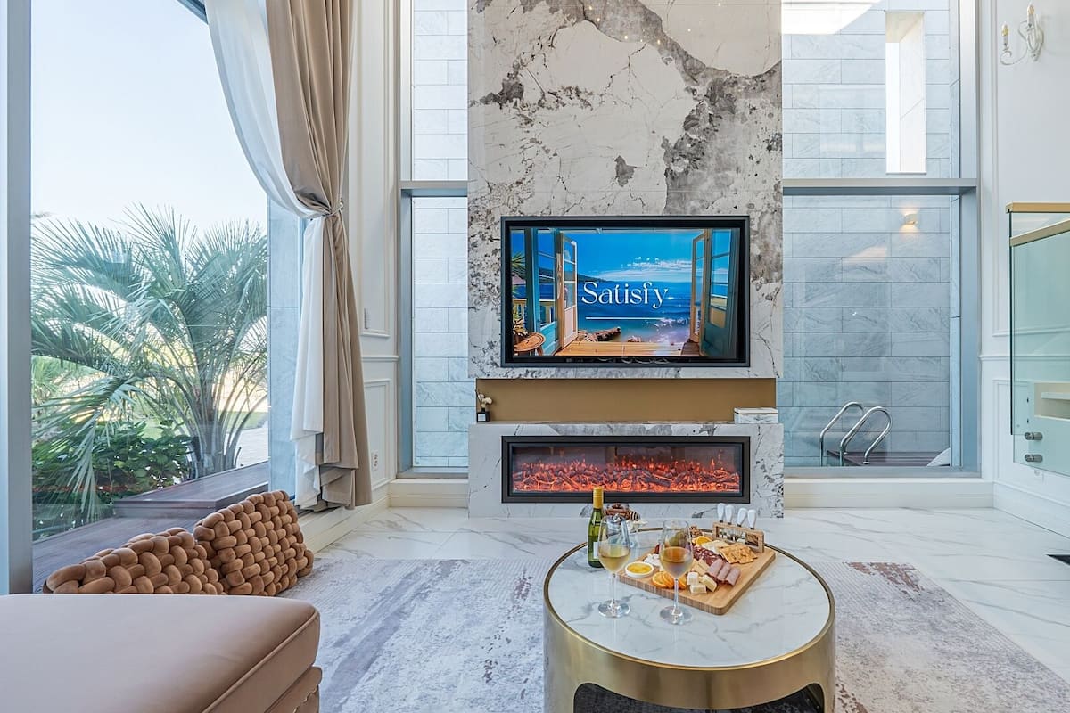 EUDAIMONIA E04 | Living area | 65-inch Smart TV with digital channels, Netflix, toys