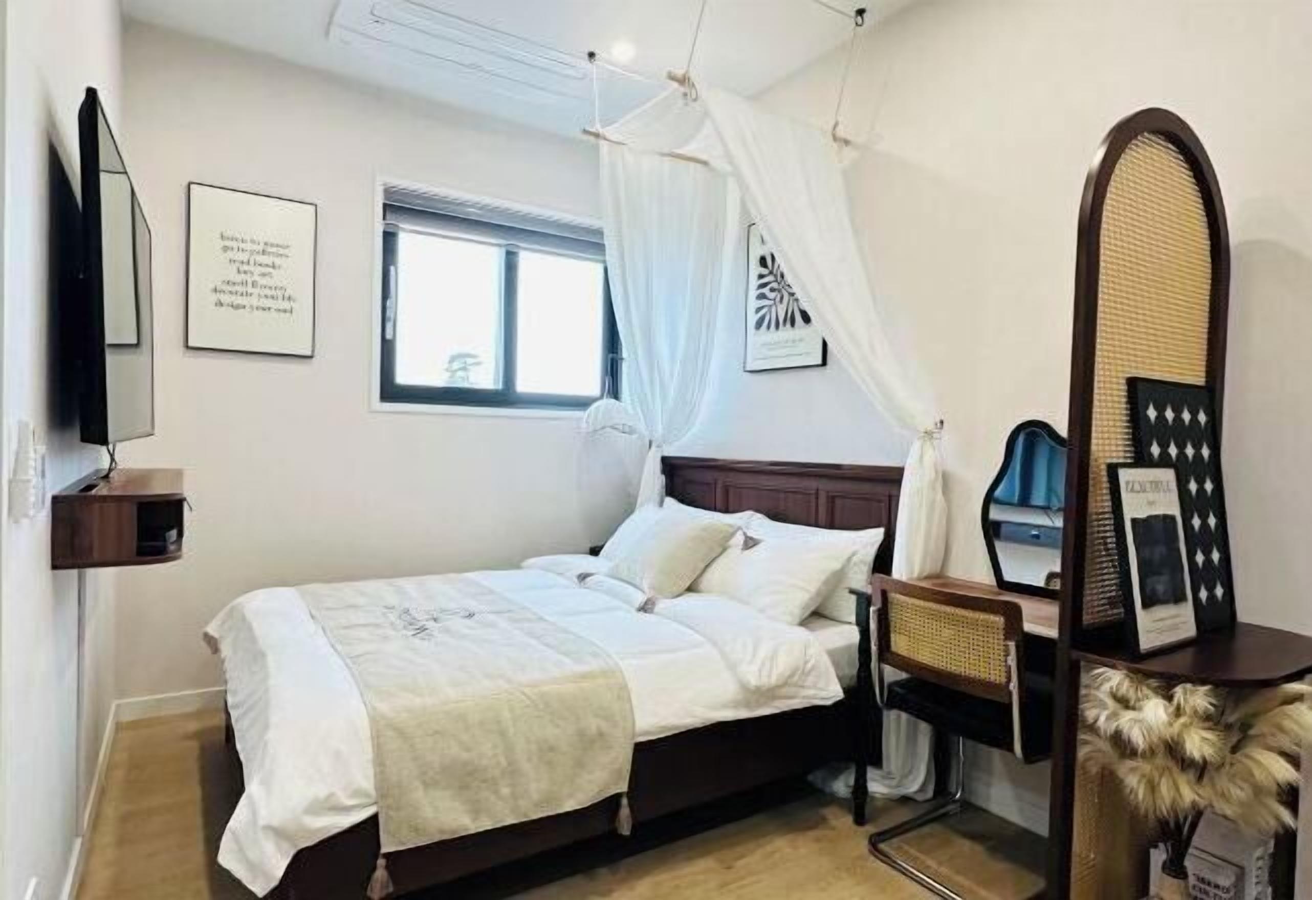 Premium bedding, memory foam beds, free minibar, blackout drapes