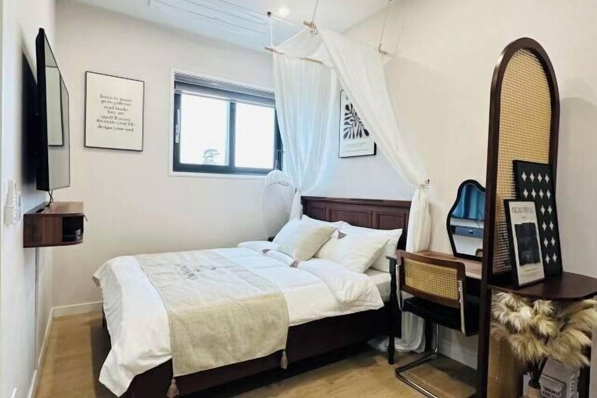 Premium bedding, memory foam beds, free minibar, blackout drapes