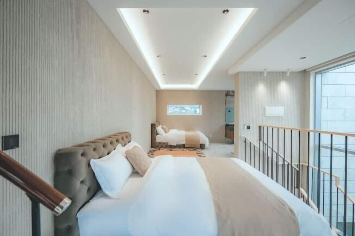 2 bedrooms, premium bedding, memory foam beds, free minibar