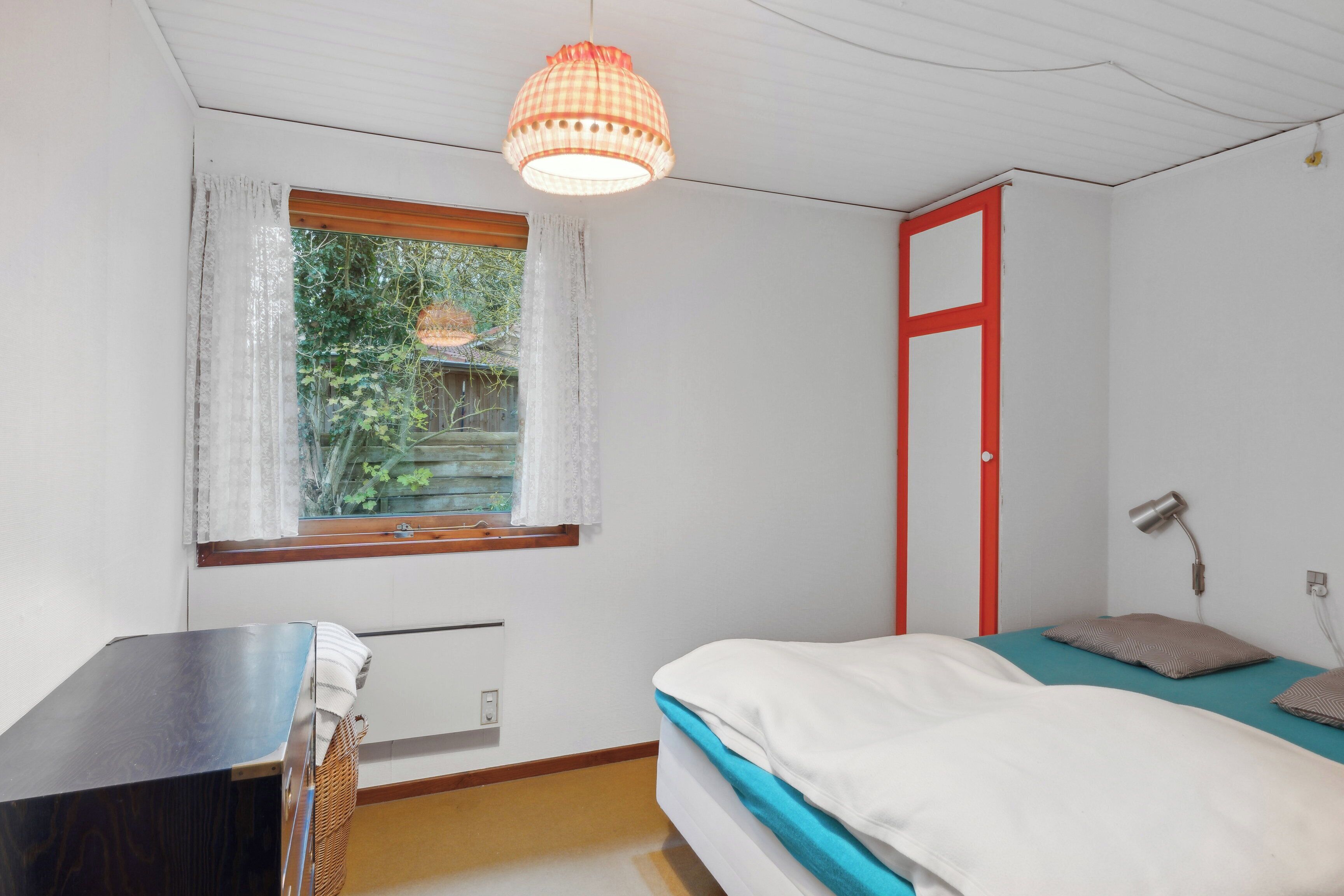 3 chambres, fer et planche à repasser