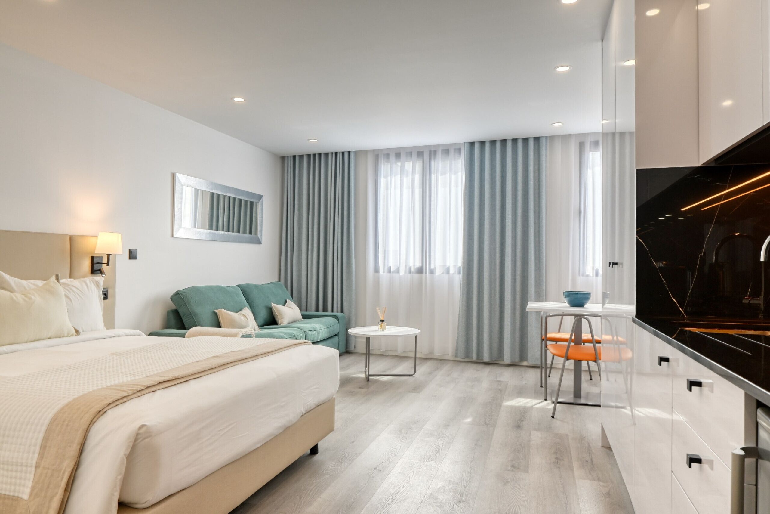 Iron/ironing board, free WiFi, bed sheets