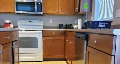 Charming quiet 4-bedroom near restaurants in San Tan Valley AZ