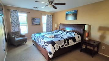 4 Schlafzimmer, Zimmersafe, Schreibtisch, Bügeleisen/Bügelbrett