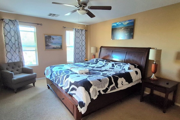 4 bedrooms, in-room safe, desk, iron/ironing board