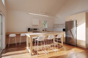 Mikrobølgeovn, opvaskemaskine, kaffe-/temaskine