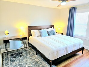 3 camere, una scrivania, ferro/asse da stiro, culla da viaggio