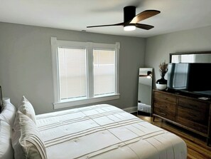 3 bedrooms, desk, iron/ironing board, travel cot