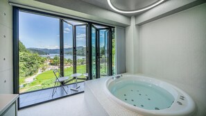 Interior - Suburban accommodation with a fantastic river view and spa (Gapyeong-gun)