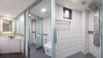 Hårtørrer, håndklæder, Sæbe, Toiletpapir
