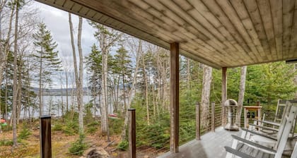 The 4 Seasons on Mooselookmeguntic Lake with dock, mooring, 4 kayaks, fire pit, and pet friendly!